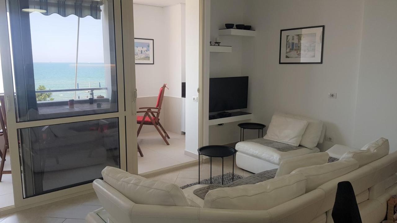 M&I Beach Apartment With Sea View Драч Екстериор снимка