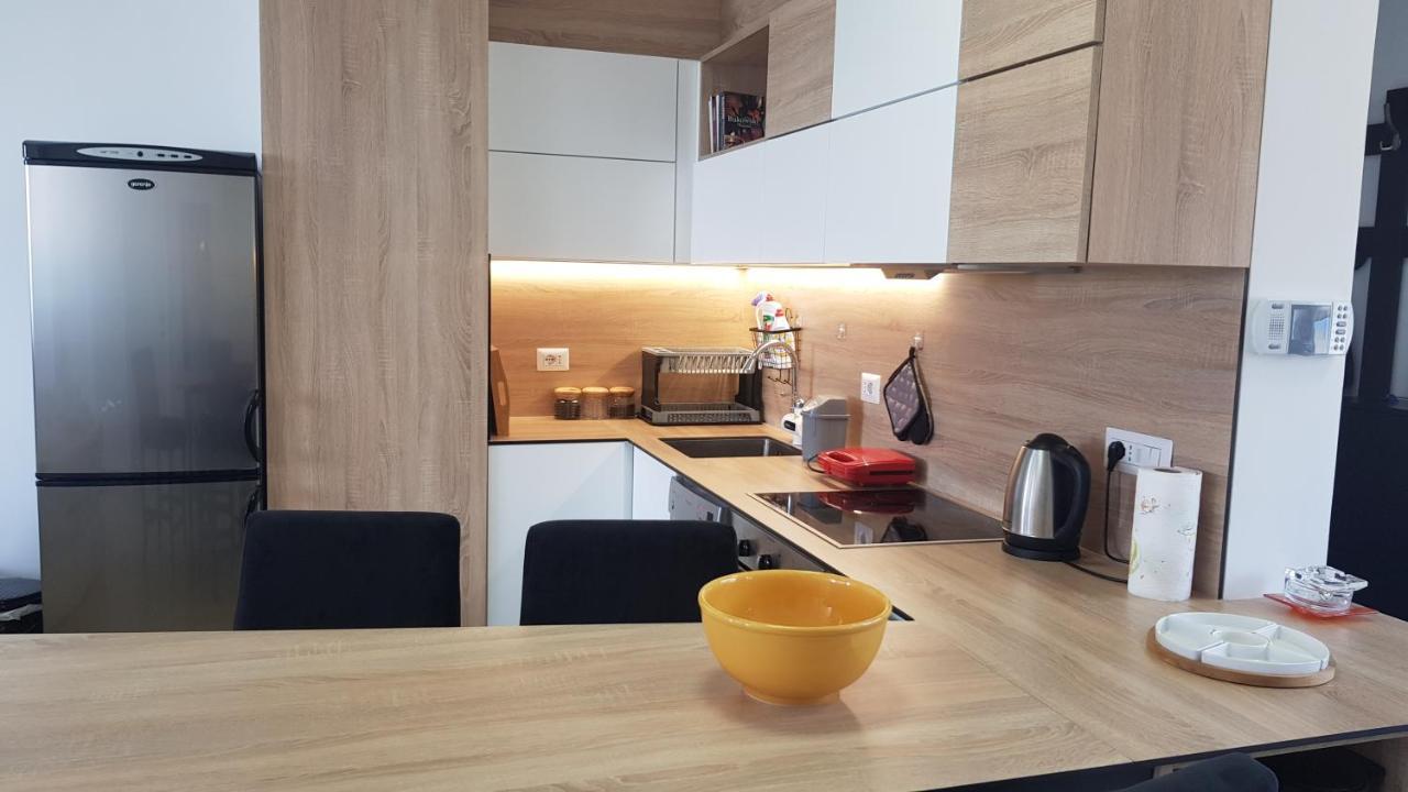 M&I Beach Apartment With Sea View Драч Екстериор снимка