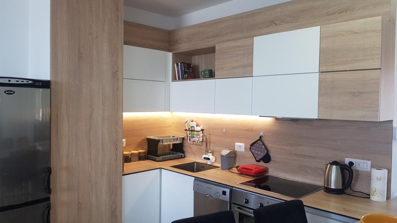 M&I Beach Apartment With Sea View Драч Екстериор снимка
