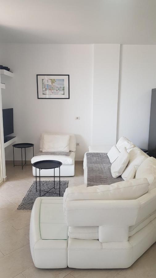 M&I Beach Apartment With Sea View Драч Екстериор снимка