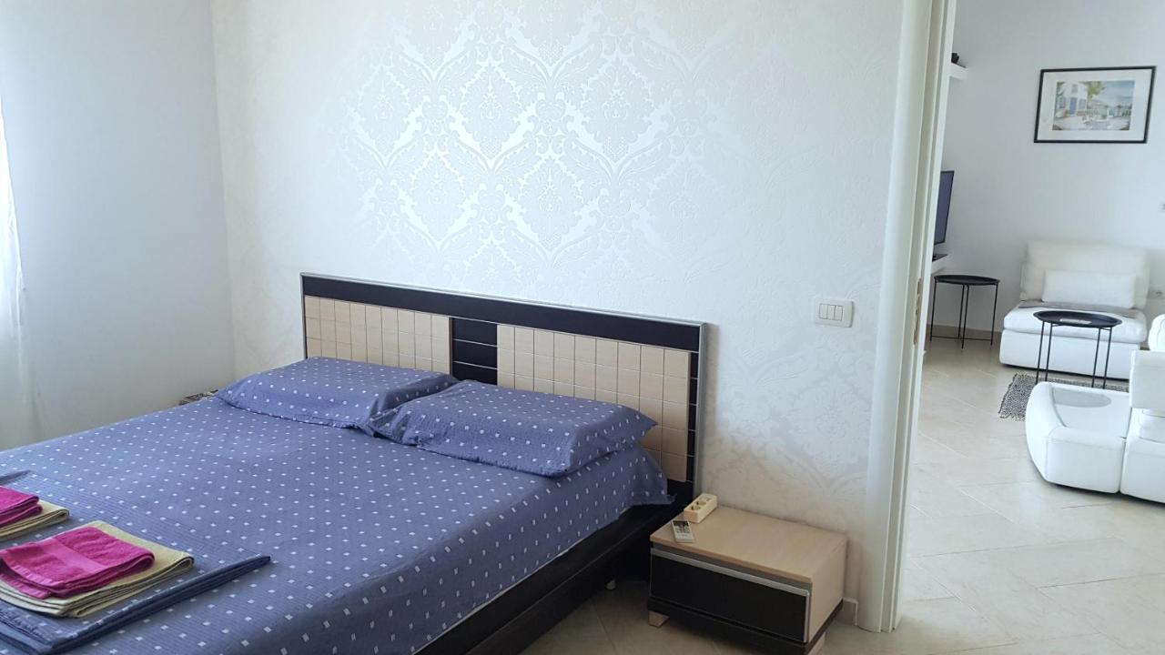 M&I Beach Apartment With Sea View Драч Екстериор снимка