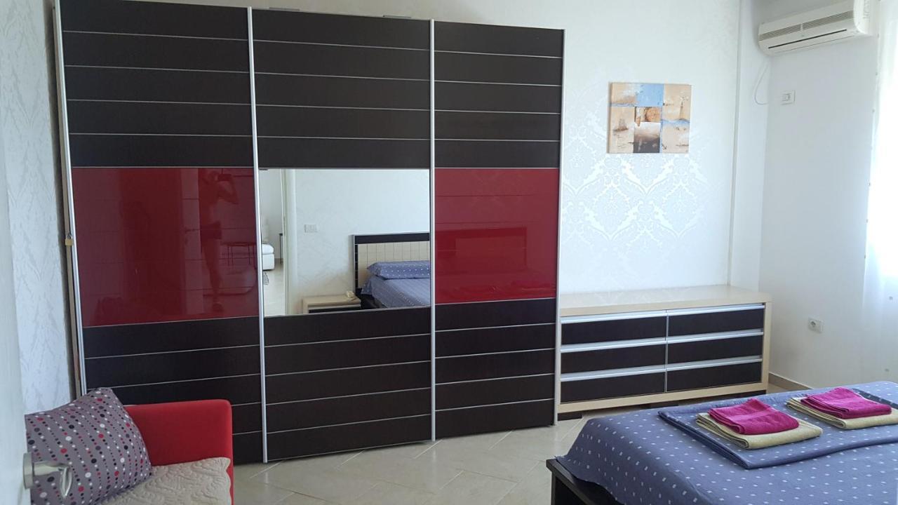 M&I Beach Apartment With Sea View Драч Екстериор снимка