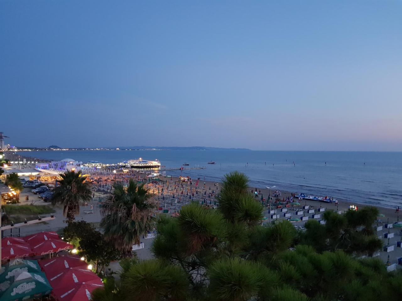 M&I Beach Apartment With Sea View Драч Екстериор снимка